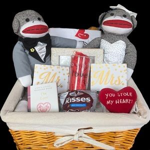 Monkey wedding anyone?